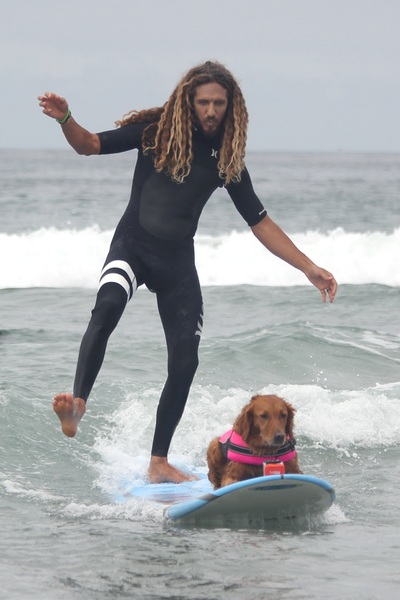 rob machado surfing with surf dog ricochet